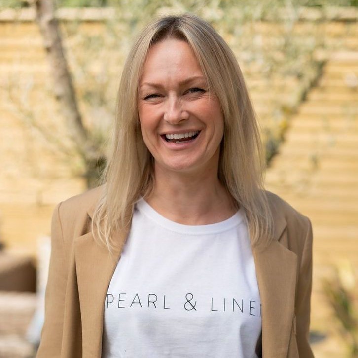 About Me: Fiona Earl